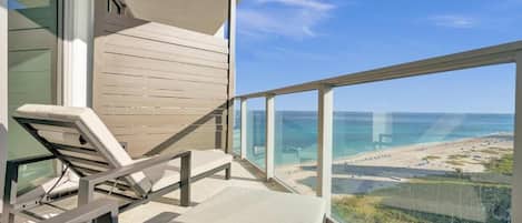 Condo, 2 Bedrooms, Kitchen, Beach View | Balcony