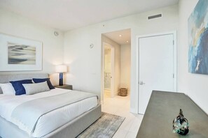 Condo, 2 phòng ngủ, bếp, quang cảnh biển | Bàn ủi/dụng cụ ủi quần áo, truy cập Internet không dây miễn phí