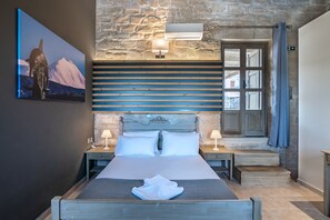 Vila, 6 quartos, para fumantes, piscina particular | 6 quartos, Wi-Fi de cortesia