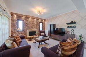 别墅, 4 间卧室, 吸烟房, 私人游泳池 | 客厅