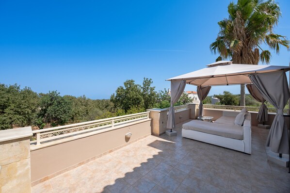 Villa, 4 chambres, fumeurs, piscine privée | Balcon