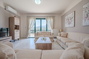 Villa, 4 Bedrooms, Private Pool, Mountain View | Living room | 32-inch flat-screen TV with digital channels