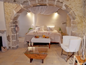 2 bedrooms, free cots/infant beds - Cosmakis Villa (Agios Vasileios)