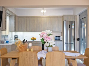 In-room dining - Bessie's dream Villa (Rethymno)