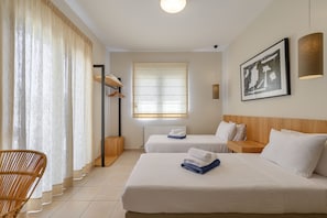 Villa, plusieurs chambres, fumeurs, piscine privée | 8 chambres, chambres insonorisées, lits bébé (gratuits), draps fournis