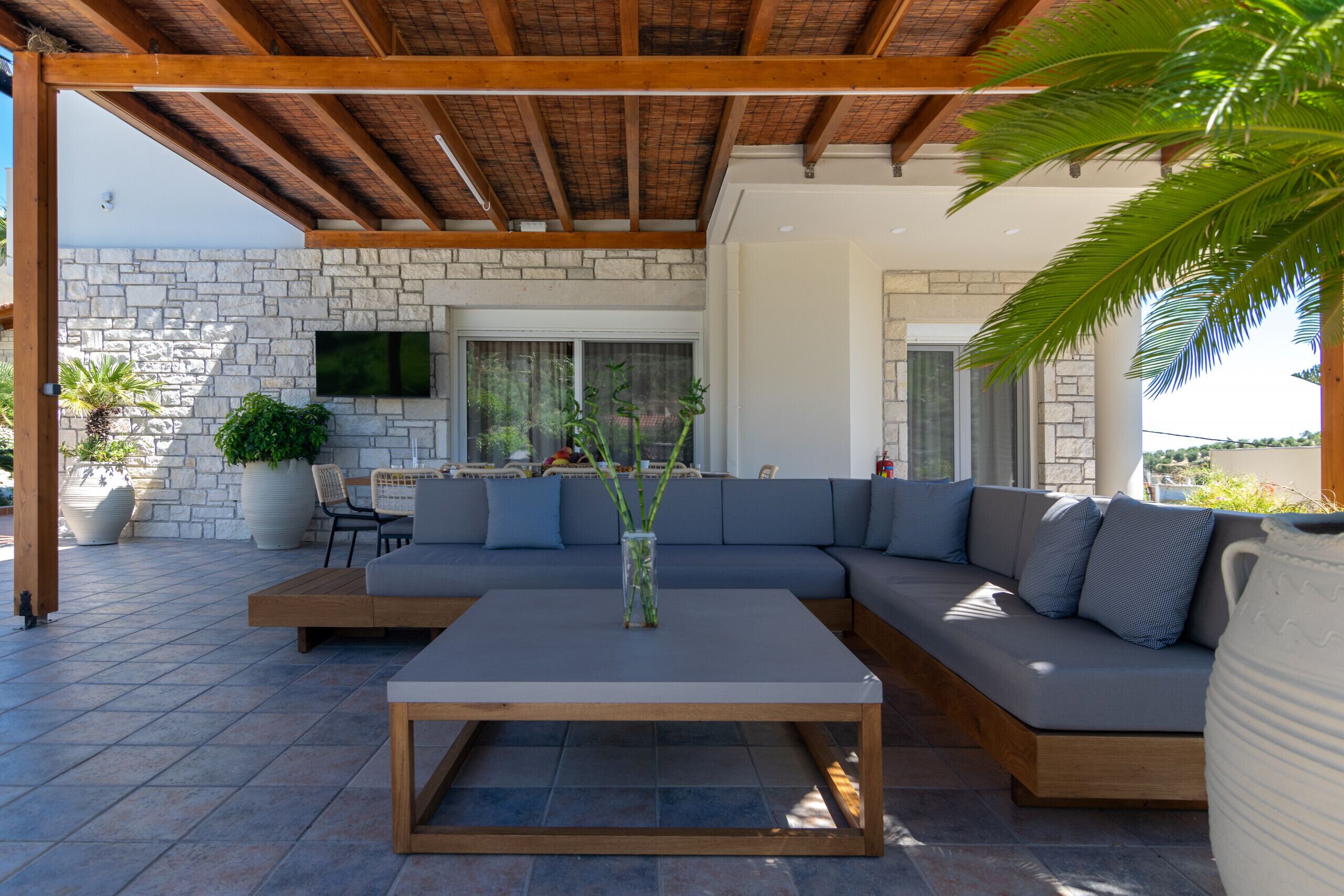 Villa, plusieurs chambres, fumeurs, piscine privée | Balcon