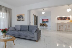 Villa, 4 Bedrooms, Smoking, Private Pool | Living room