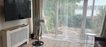 Cozy Cromwell Cottage in Croydon