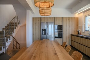 Villa, 5 Bedrooms, Private Pool, Sea View | In-room dining