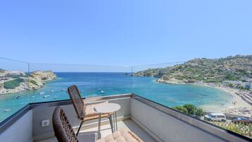 Huvila, 3 makuuhuonetta, terassi, merinäköala | Parveke