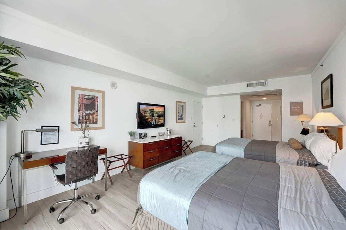 Classic Condo, 2 Queen Beds | Iron/ironing board, free WiFi