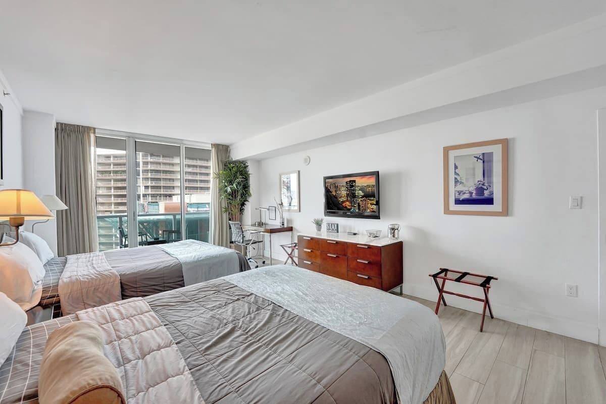 Classic Condo, 2 Queen Beds | Iron/ironing board, free WiFi