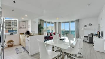Classic Double Room, Multiple Beds (Arya-1001) | In-room dining