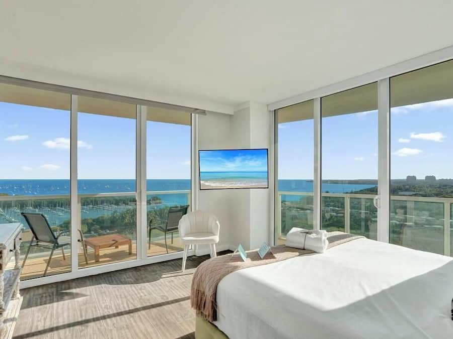 Bügeleisen/Bügelbrett, kostenloses WLAN