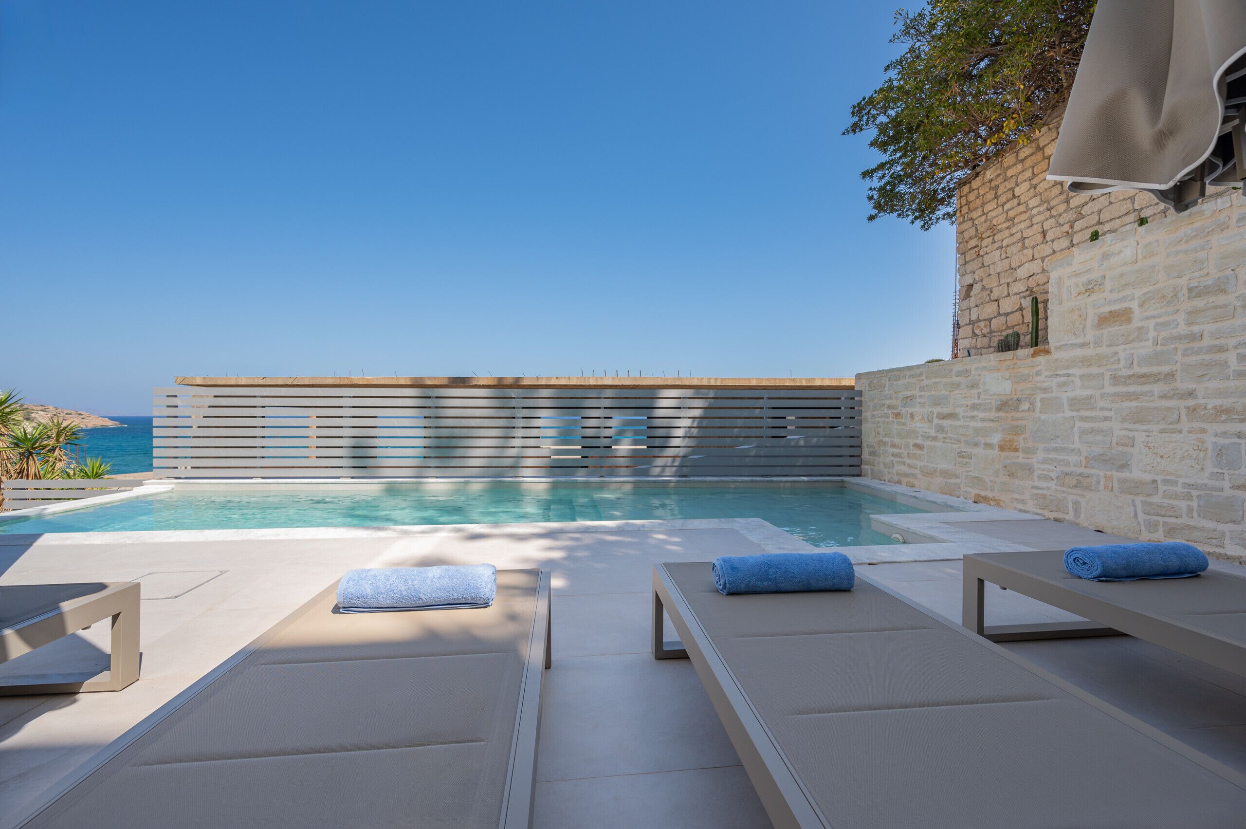 Outdoor pool, pool umbrellas, sun loungers