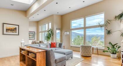 Mt. Adams View, Trails, River View, Pets OK, Walkable to Downtown