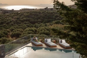 Outdoor pool, free pool cabanas, pool umbrellas