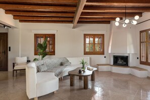 Villa, 5 Bedrooms, Smoking, Private Pool | Living room