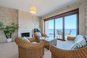 Villa, 3 Bedrooms, Terrace, Sea View | Living room