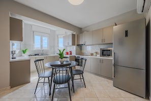 Villa, 6 Bedrooms, Private Pool, Sea View | Private kitchen