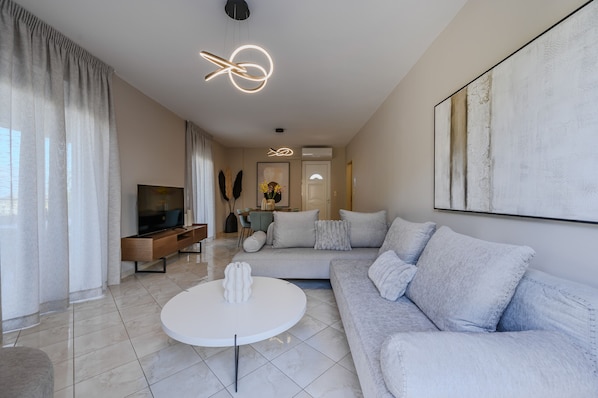 Villa Familiale, 6 chambres, piscine privée, vue mer | Salle de séjour