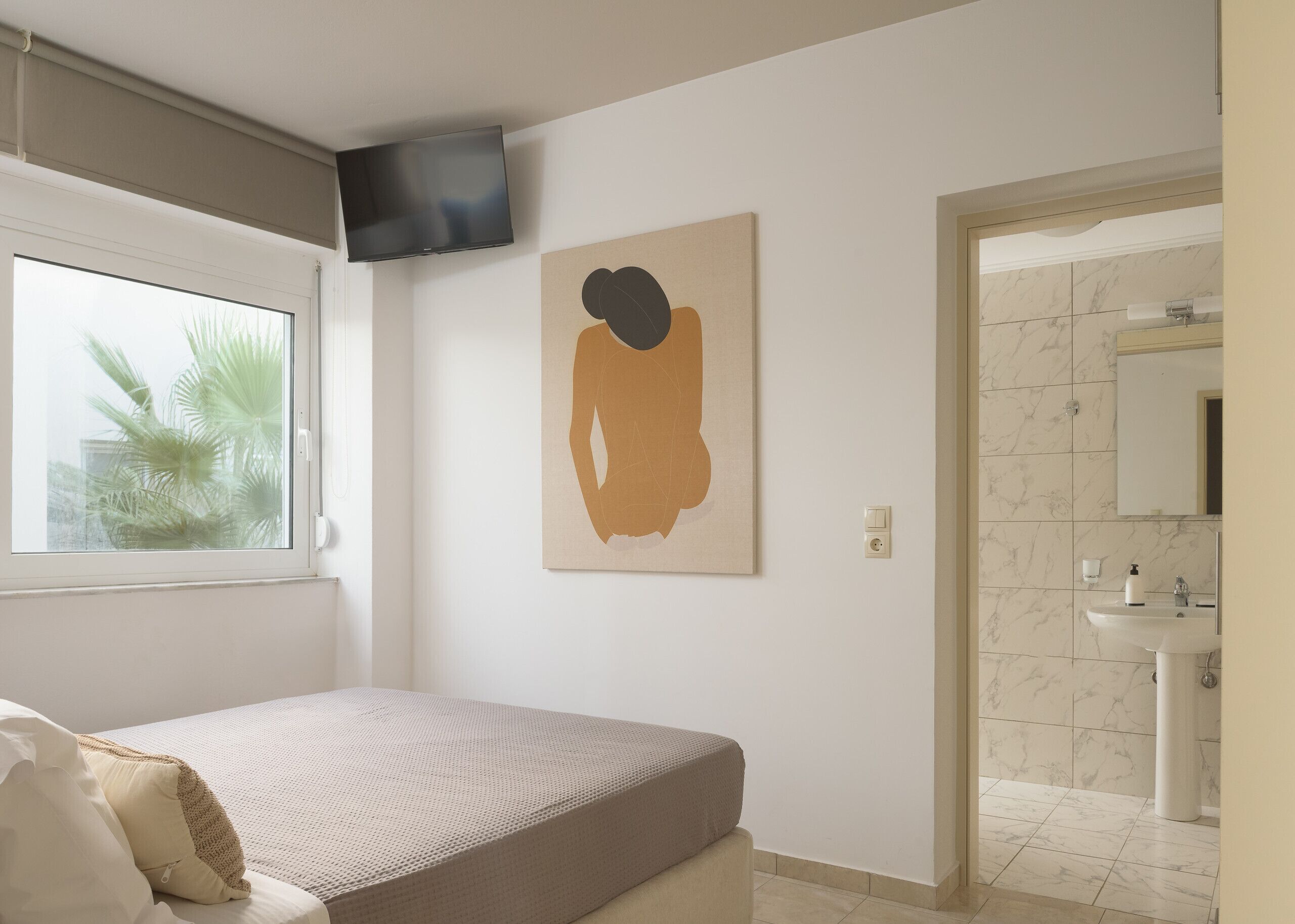 6 chambres, coffre-fort, bureau