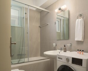 Shower, towels - Foothills Tangerine Villa (Rethymno)