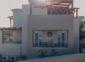 Villa Familiale, 6 chambres, piscine privée, vue mer | Balcon