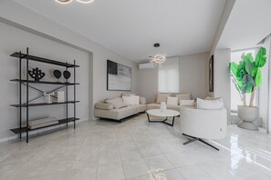 Villa, 6 Bedrooms, Private Pool, Sea View | Living room