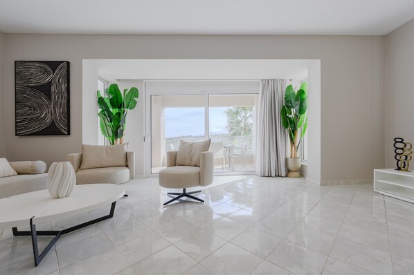 Villa, 6 Bedrooms, Private Pool, Sea View | Living room