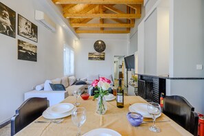 Villa, 3 Bedrooms, Private Pool, Pool View | In-room dining