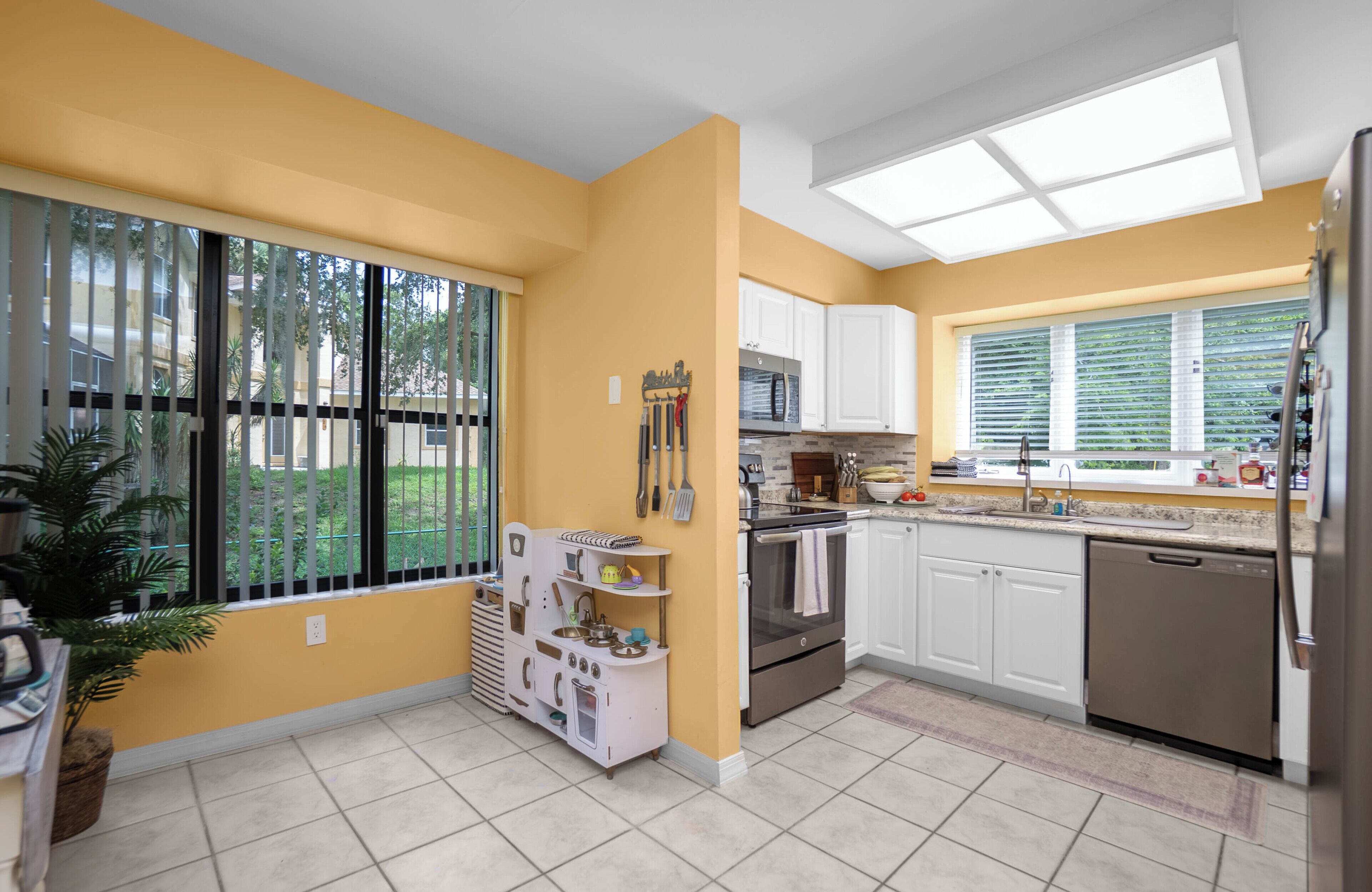 微波炉、烤箱、炉灶、洗碗机