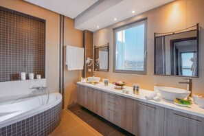 Bathroom - Aphrodite beachfront villa (Hersonissos)