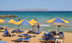 On the beach - Aphrodite beachfront villa (Hersonissos)