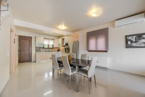 Villa, 3 Bedrooms, Private Pool, Sea View | In-room dining
