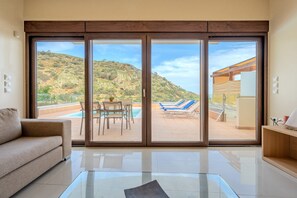 Villa, 3 Schlafzimmer, eigener Pool, Meerblick | Wohnzimmer