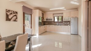 Villa, 3 Bedrooms, Private Pool, Sea View | Private kitchen
