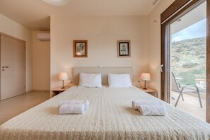 3 bedrooms, free cots/infant beds, bed sheets - Villa Paris (Malevizi)
