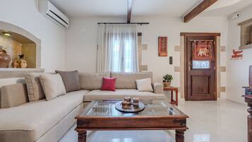 Villa, 3 Bedrooms, Smoking, Private Pool | Living room