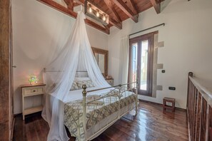 Villa, 3 camere da letto, fumatori, piscina privata | 3 camere, culle/letti per bambini (gratuiti), lenzuola
