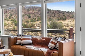 Smart TV - Luxury Moab Home, Stunning Views, 7 bd, sleeps 26 (Moab)