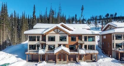 3-bedroom townhome Sun Peaks with EVCharger
