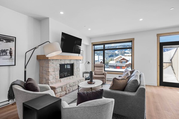 TV, fireplace - Switchback Creek Townhouse 2 (Sun Peaks)