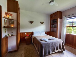 4 slaapkamers, een strijkplank/strijkijzer, wifi, beddengoed