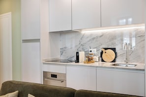 Micro-ondes, four, plaque de cuisson, lave-vaisselle