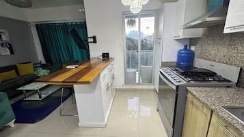 Apartment, 2 Bedrooms, Accessible, Smoking | Interior