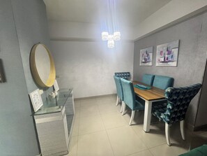 Apartment, 2 Schlafzimmer, barrierefrei, Raucher | Esszimmer