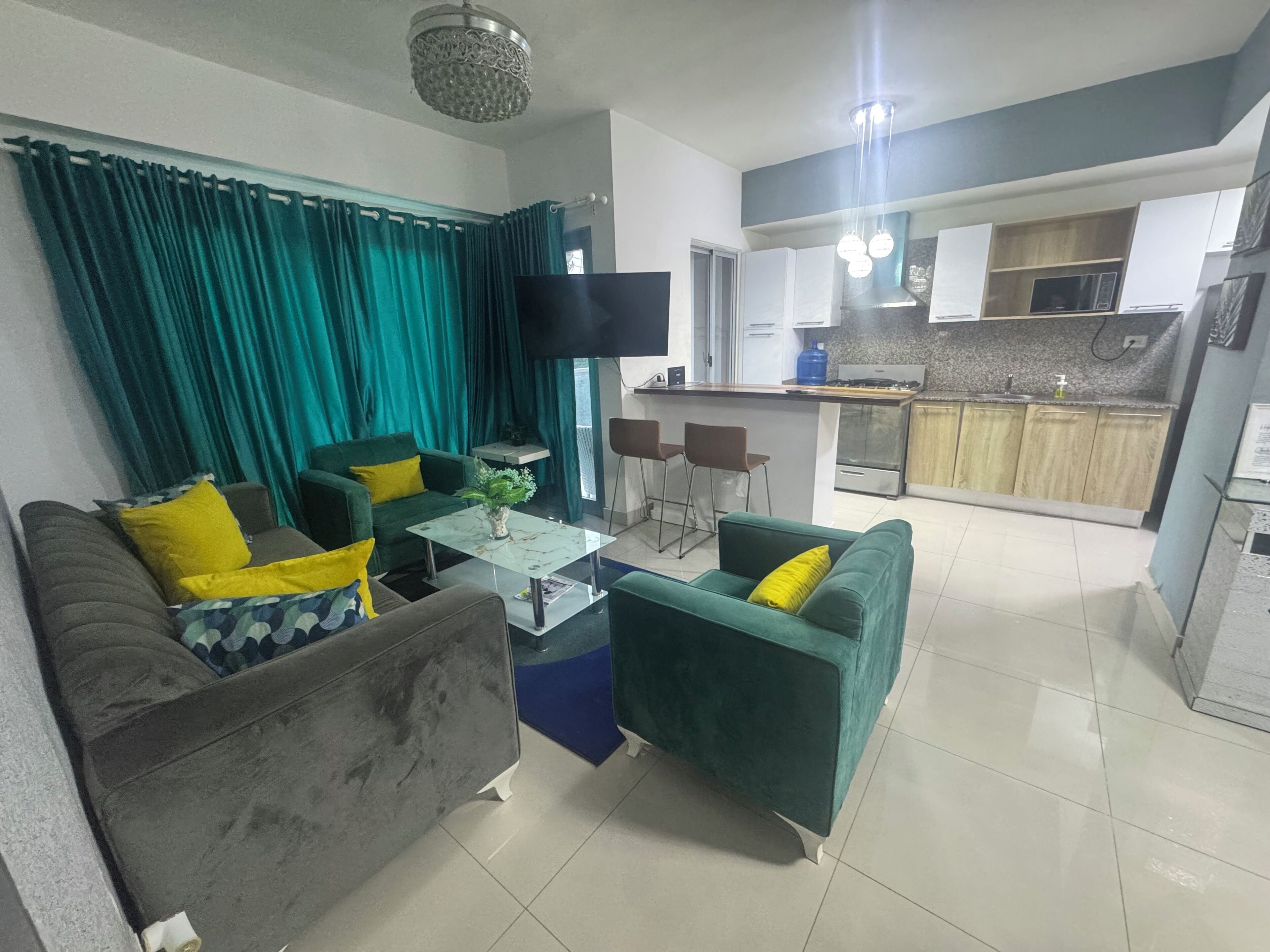 Apartment, 2 Bedrooms, Accessible, Smoking | Living room
