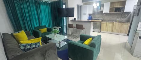 Apartment, 2 Bedrooms, Accessible, Smoking | Living room