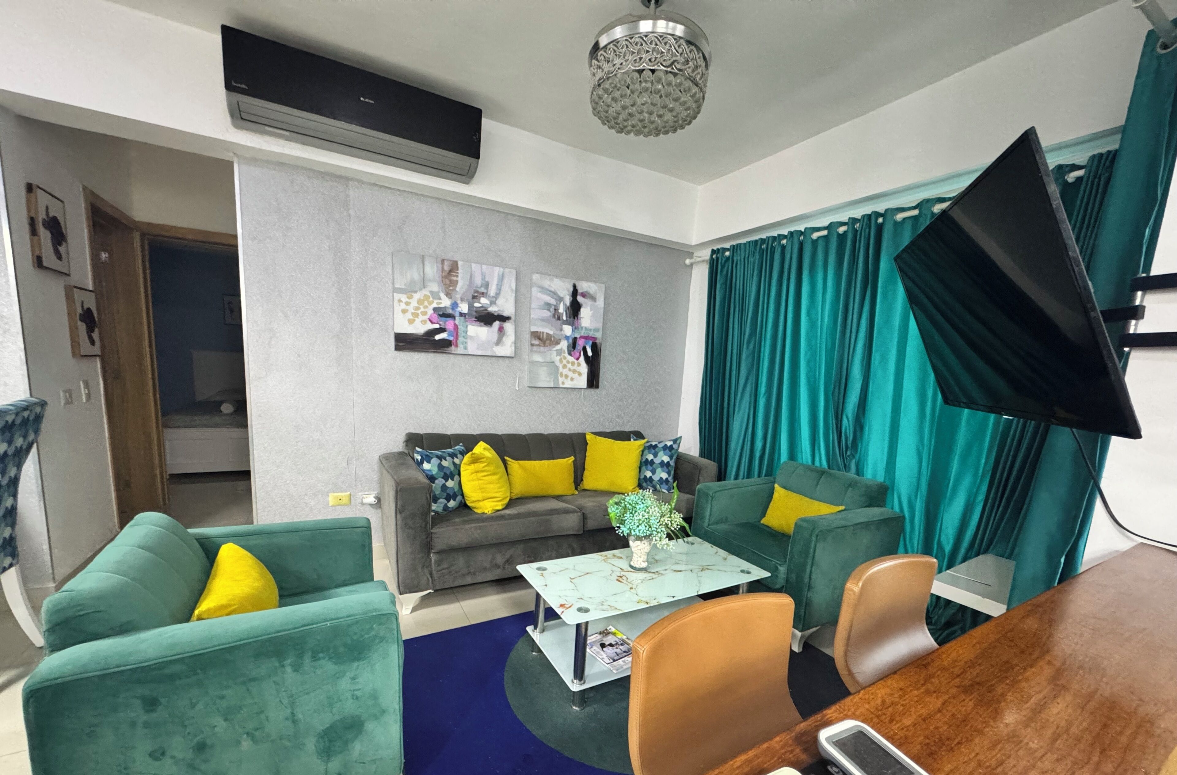 Apartment, 2 Bedrooms, Accessible, Smoking | Living room